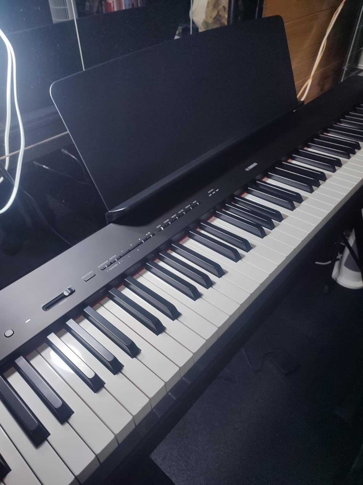 Yamaha P-225 pianoforte digitale 88 tasti nero 24 suoni