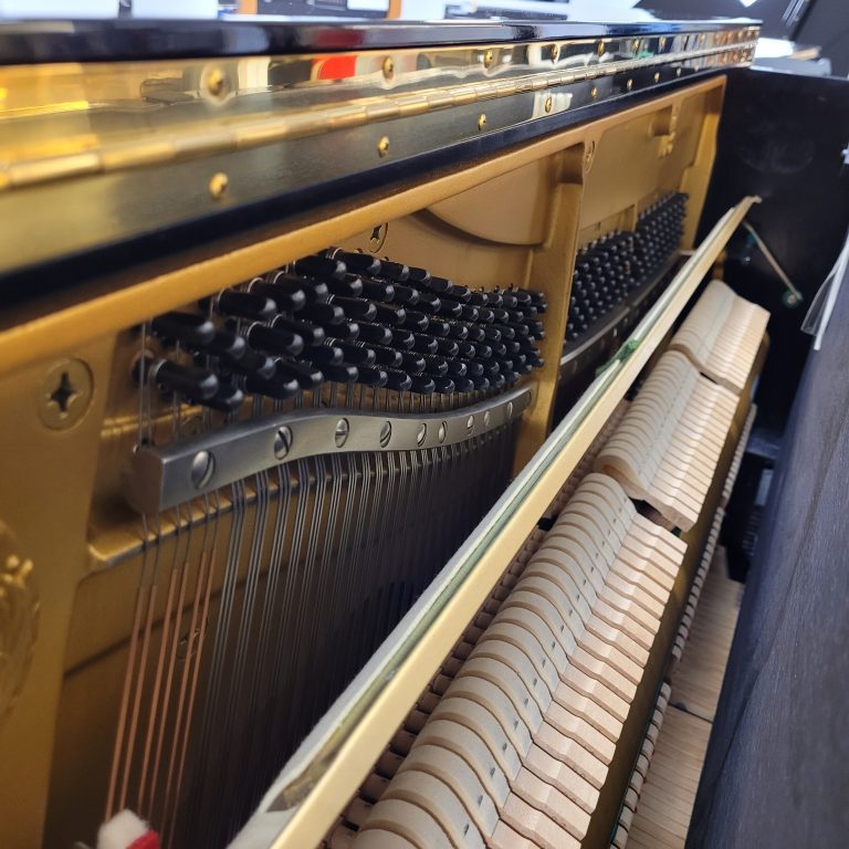 Yamaha U30 pianoforte verticale nero lucido ricondizionato