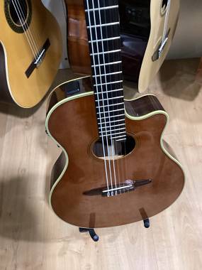 Yamaha APX-10NA chitarra elettroacustica nylon Usato