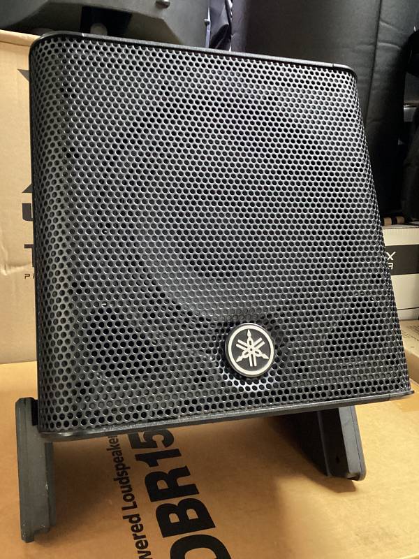 Yamaha Stagepas 200 BTR Cassa Amplificata a Batteria 5 Canali