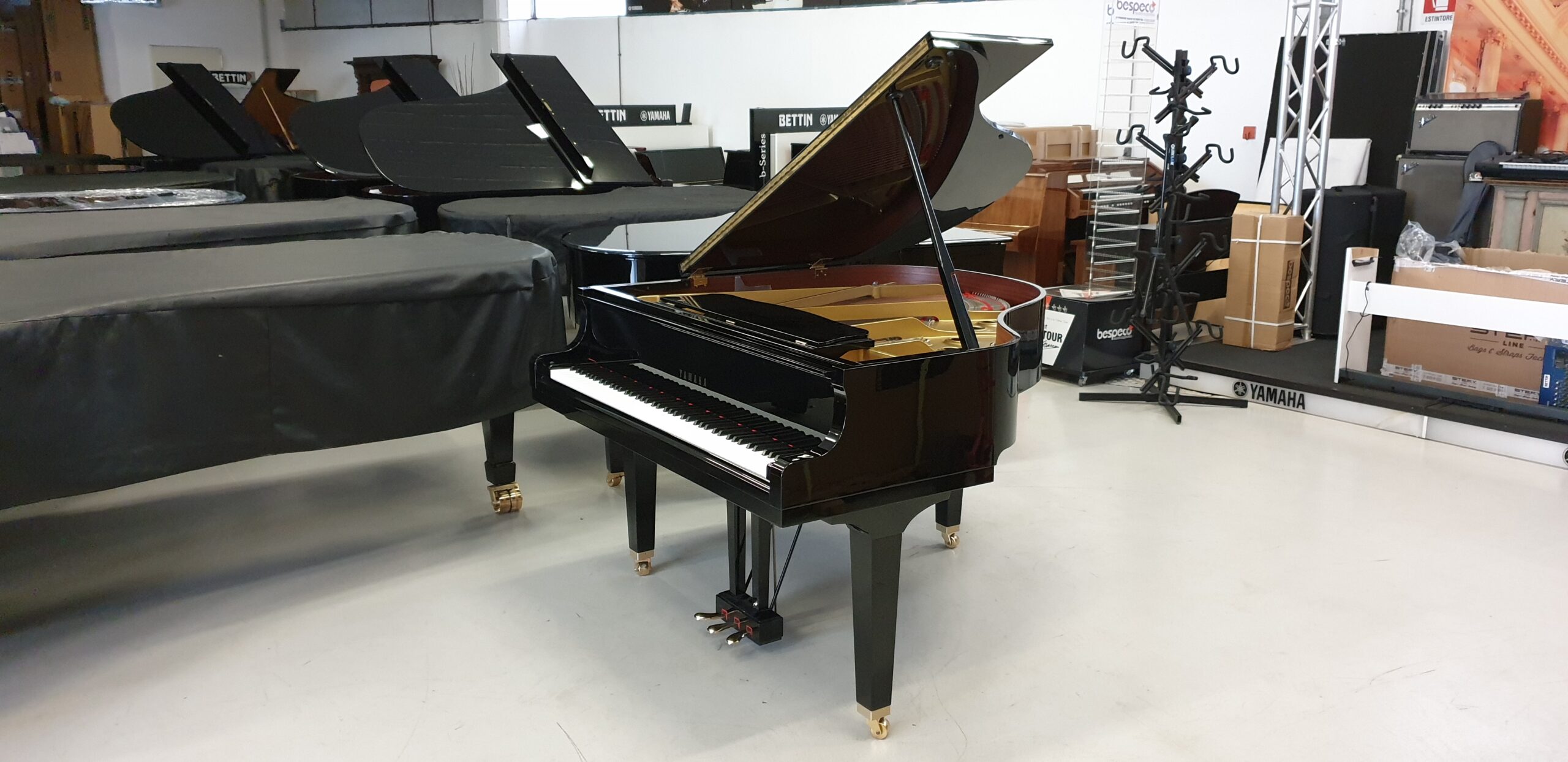 Yamaha A1 pianoforte a coda codino
