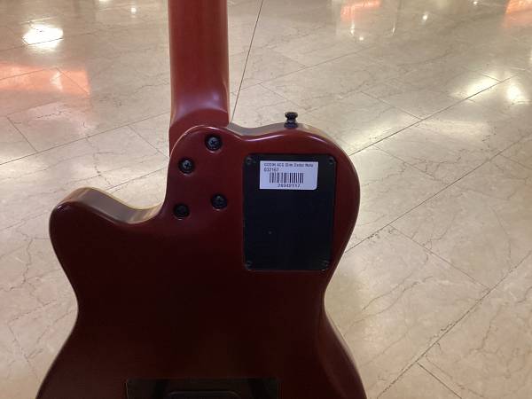Godin ACS Slim chitarra nylon cedro usato con custodia