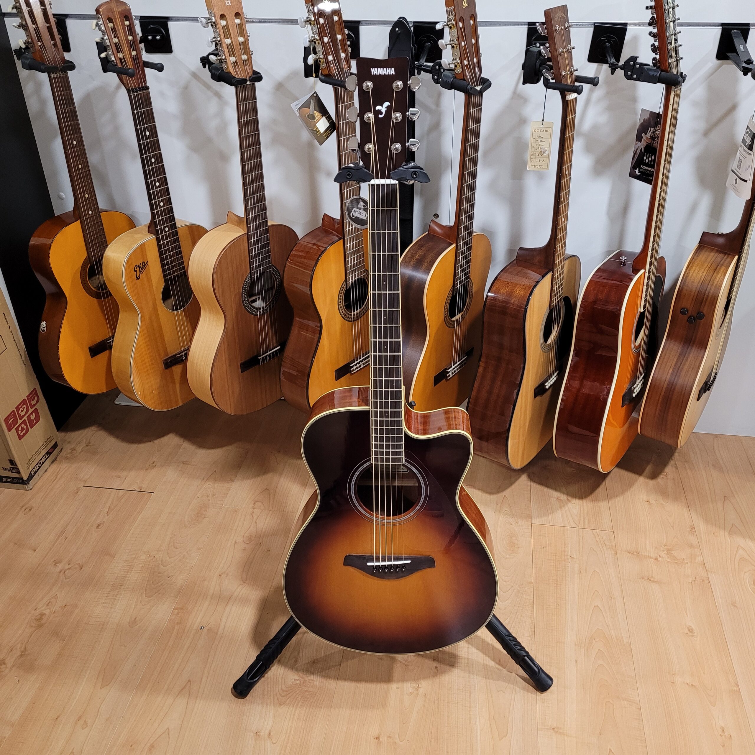Yamaha FSC-TA Chitarra Folk Brown Sunburst TransAcoustic