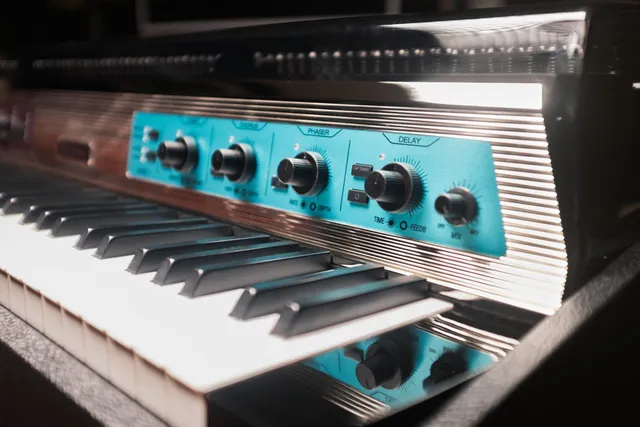 Rhodes Custom Shop MK8 Night Train pianoforte elettrico edizione limitata