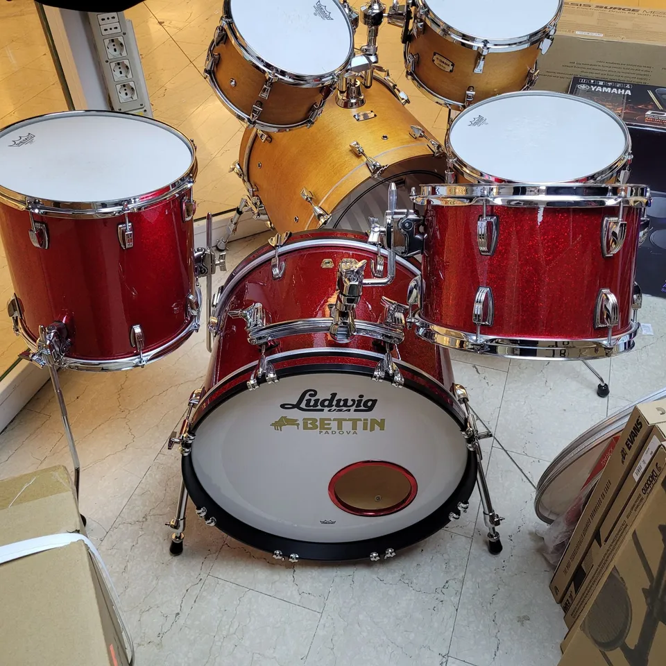 Ludwig Classic Maple batteria Downbeat 20 Red Sparkle