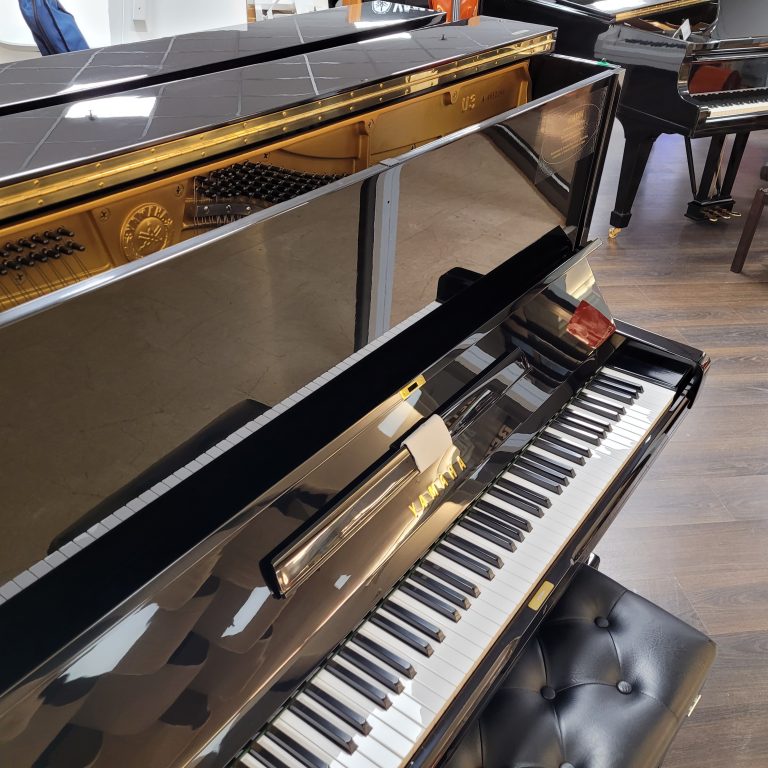 Yamaha U30 pianoforte verticale nero lucido ricondizionato
