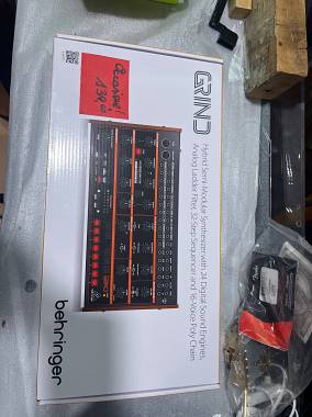 Behringer Grind synth ibrido semi-modulare usato