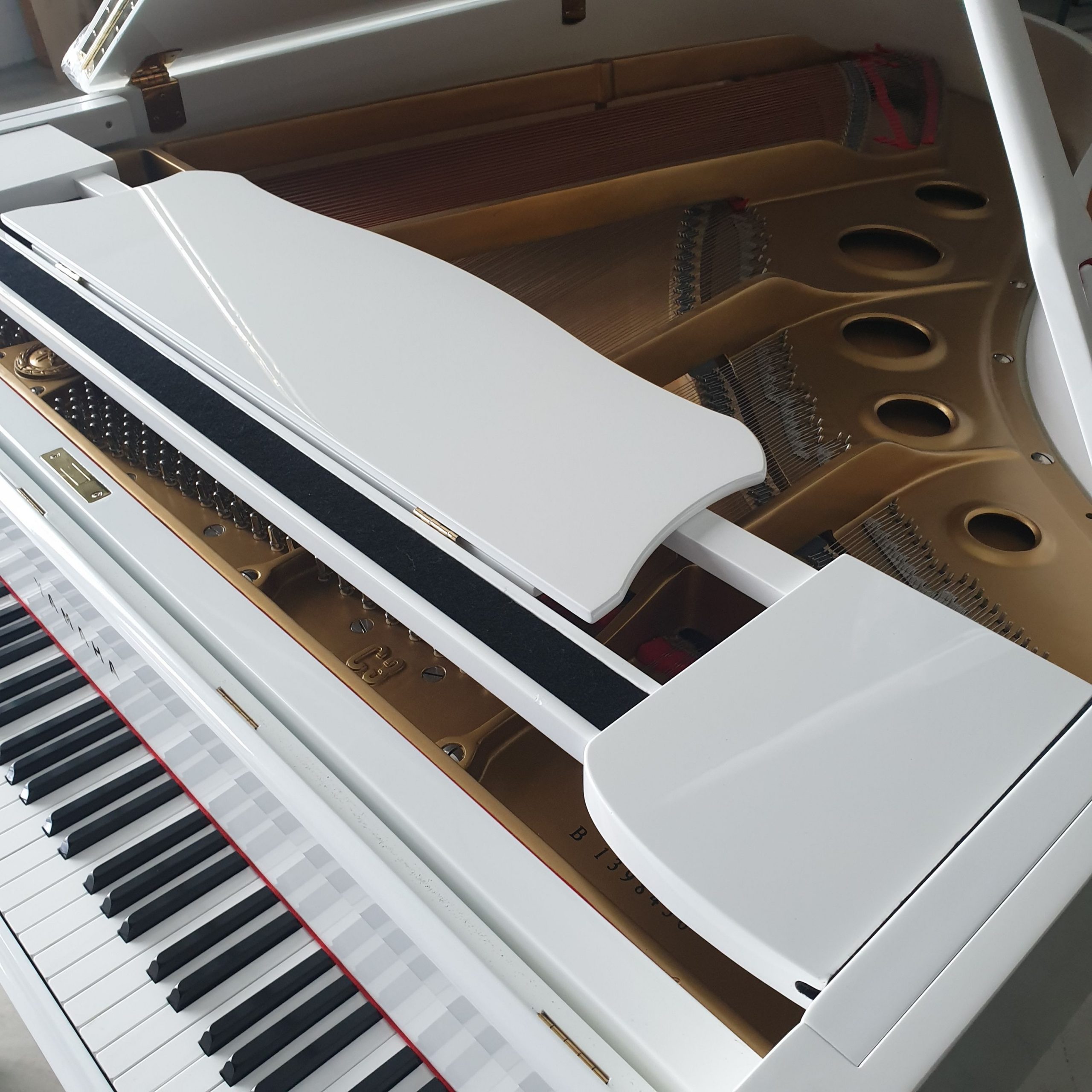 Yamaha C3 pianoforte mezza coda bianco usato