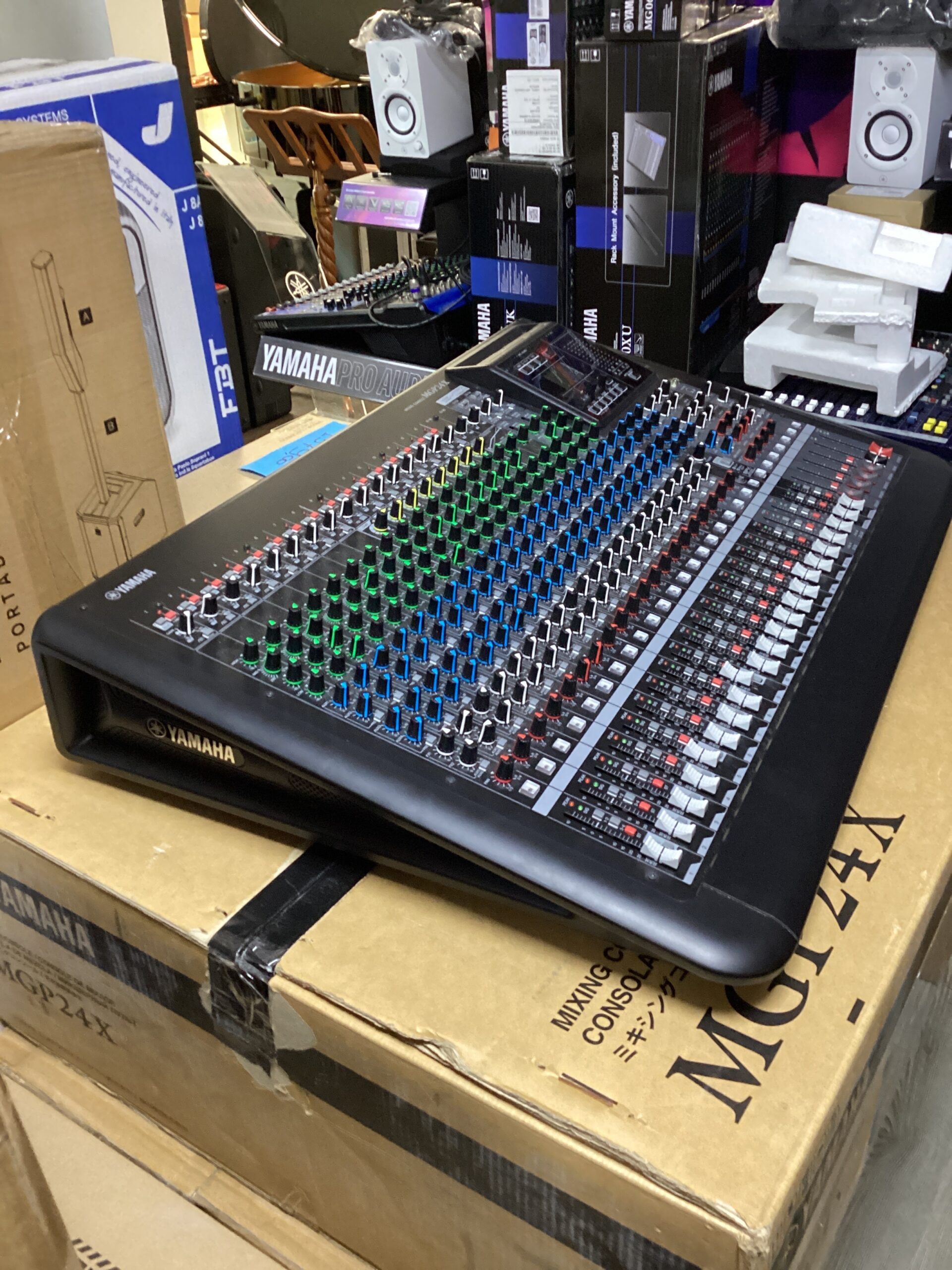 Yamaha MGP24X mixer analogico 24 canali usato
