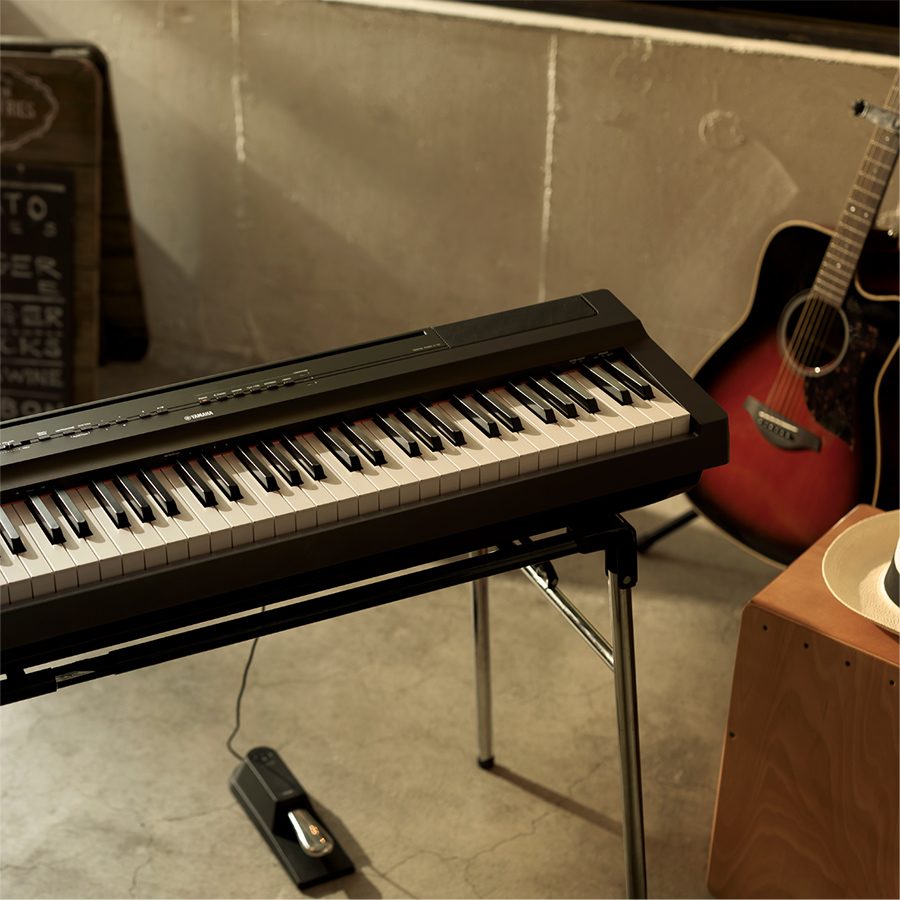 Yamaha P-121 B pianoforte digitale 73 tasti nero