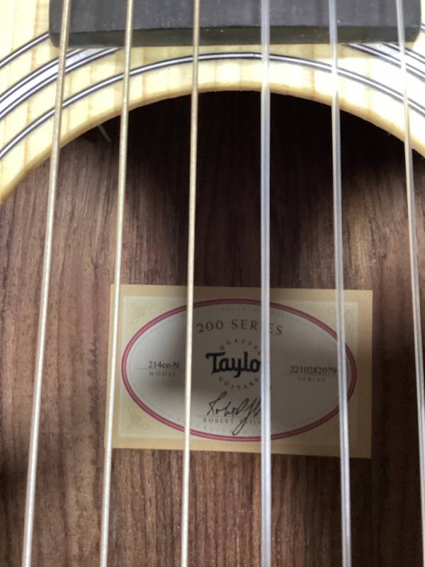 Taylor 214ce-N Chitarra Classica Usata con Cutaway