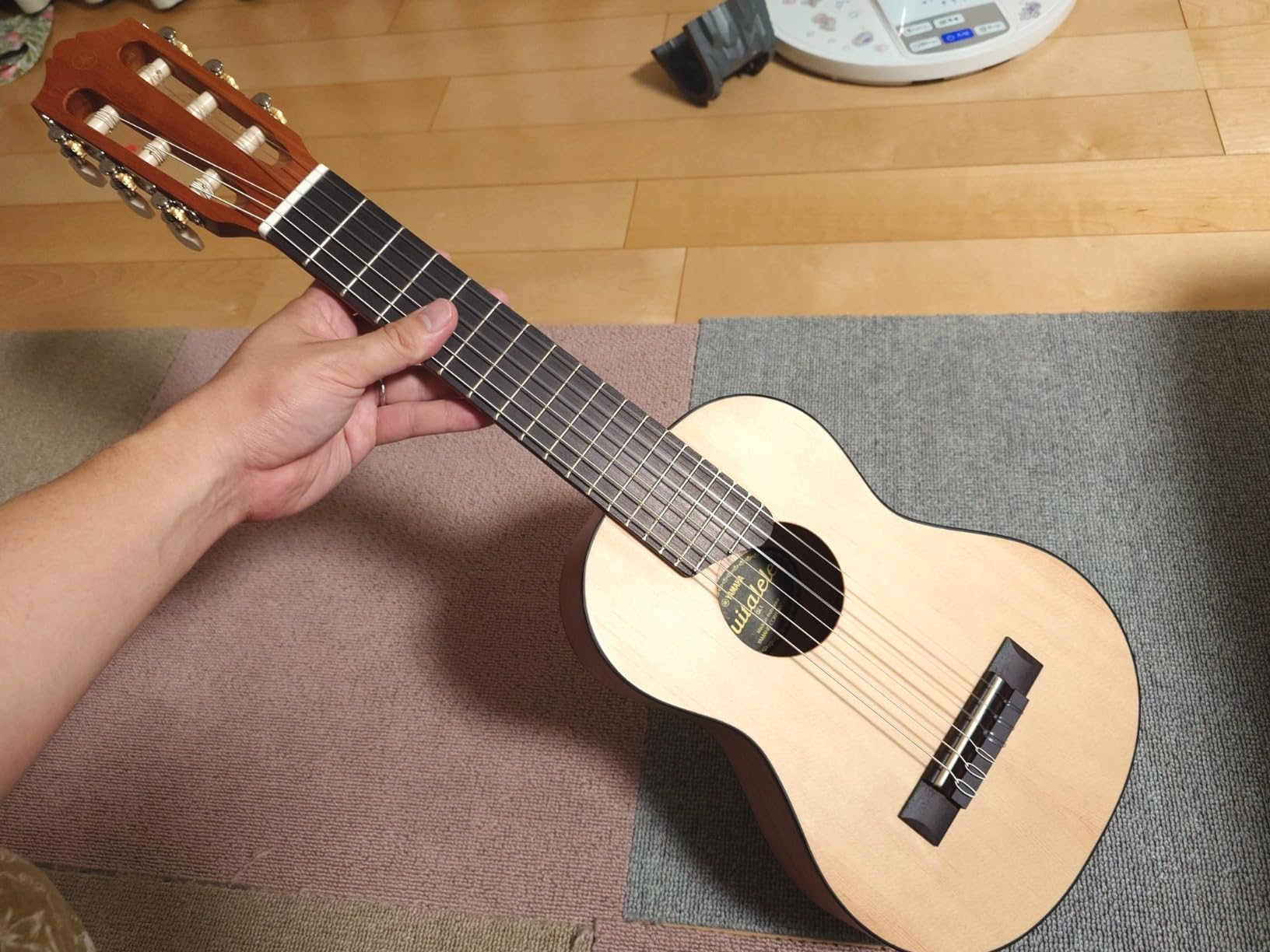 Yamaha GL1 Guitalele 6 Corde Naturale con Borsa