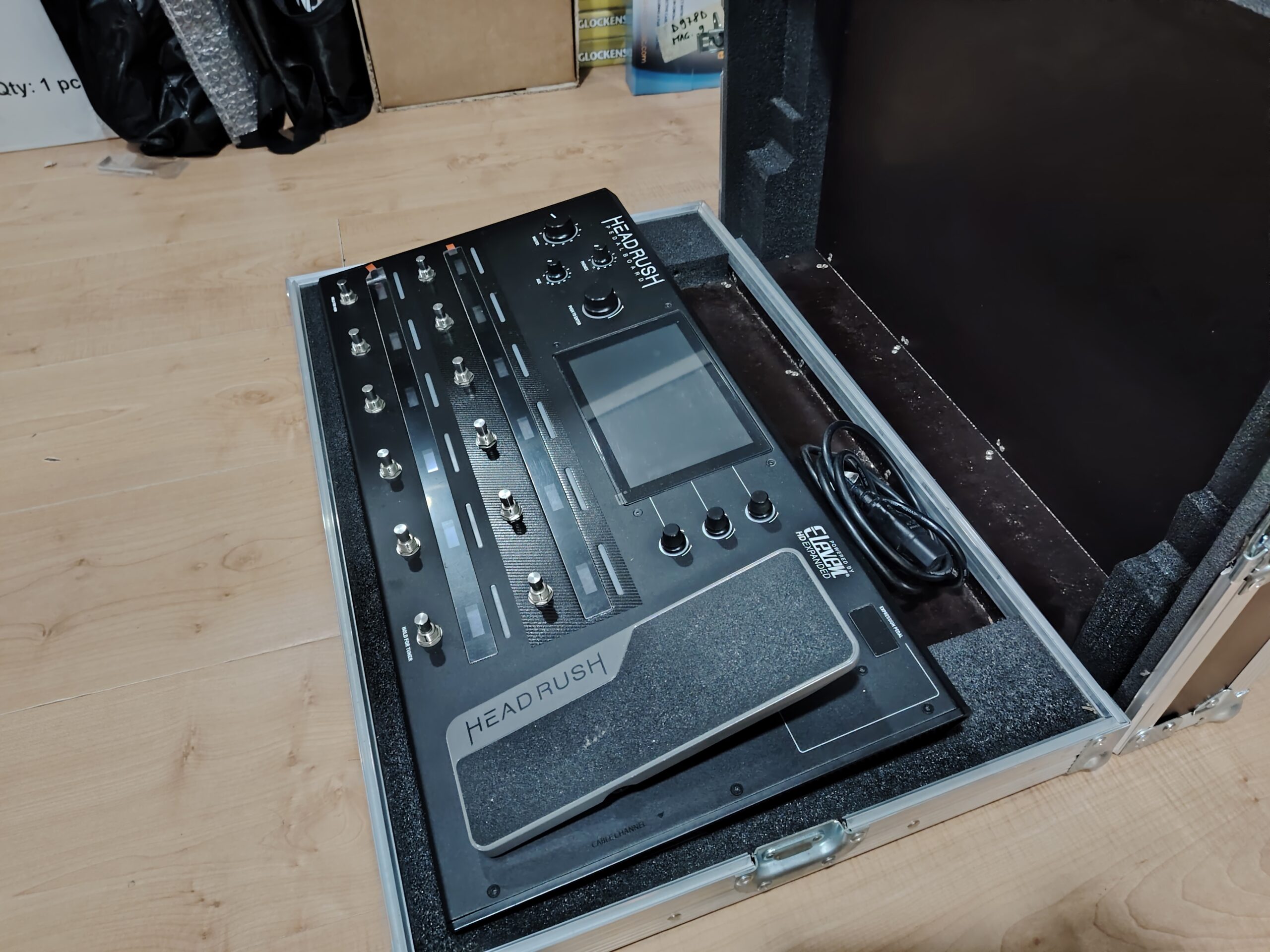 Headrush Pedalboard Pedaliera Multieffetto con Flight Case