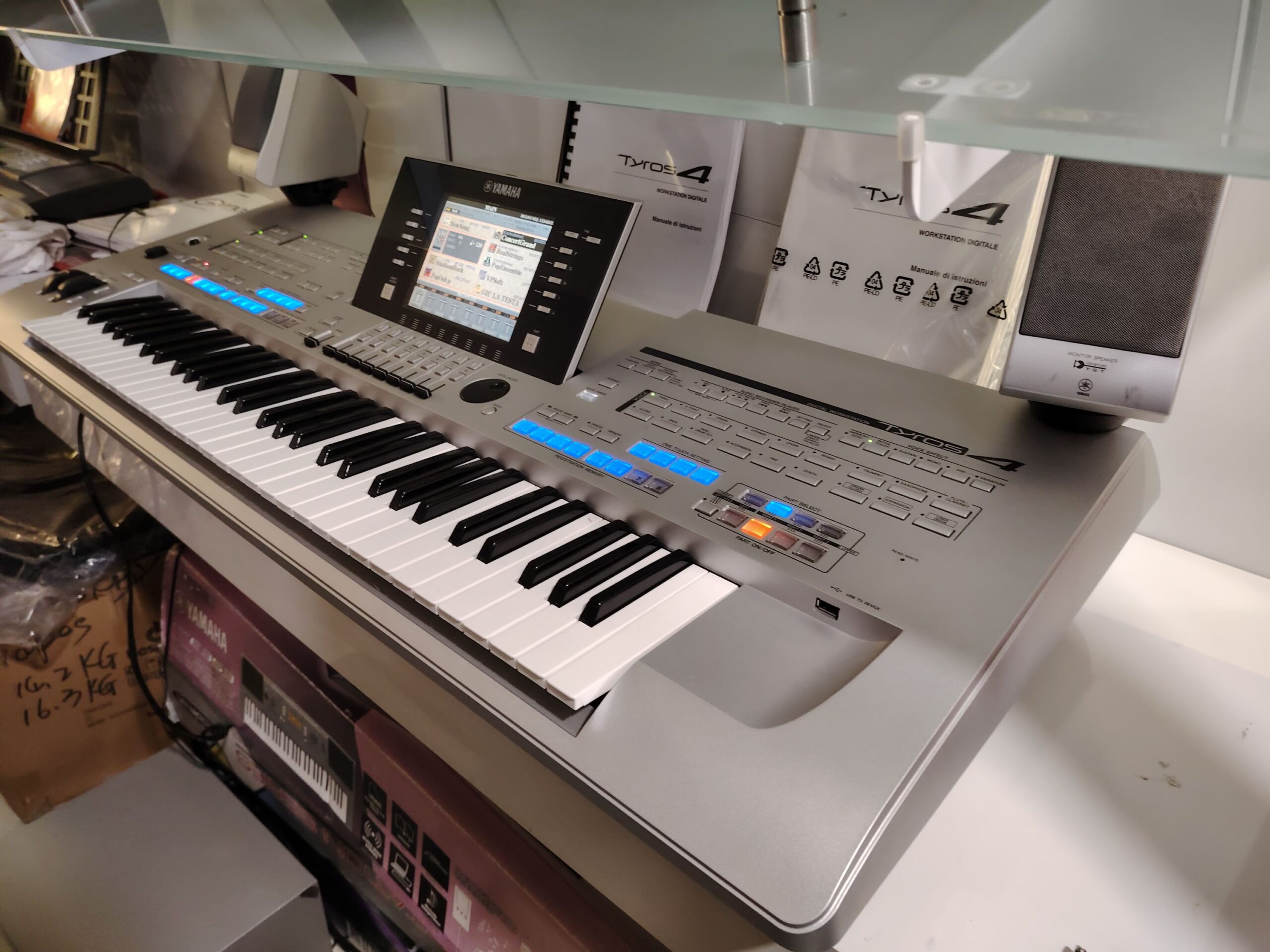 Yamaha Tyros 3 Tastiera Arranger con Amplificazione