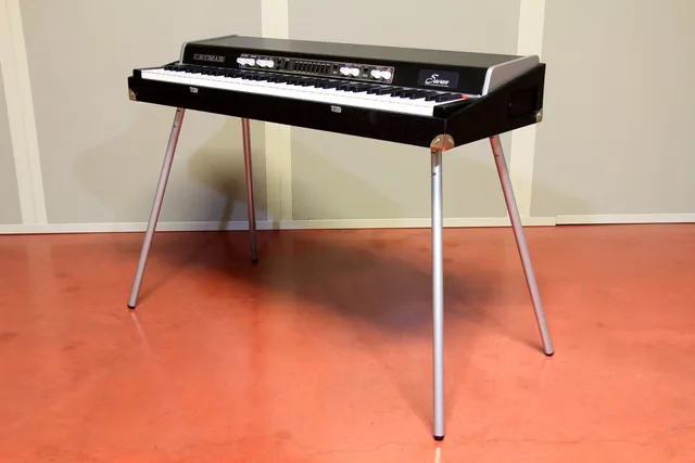 Crumar Seven Piano elettrico vintage in legno portatile