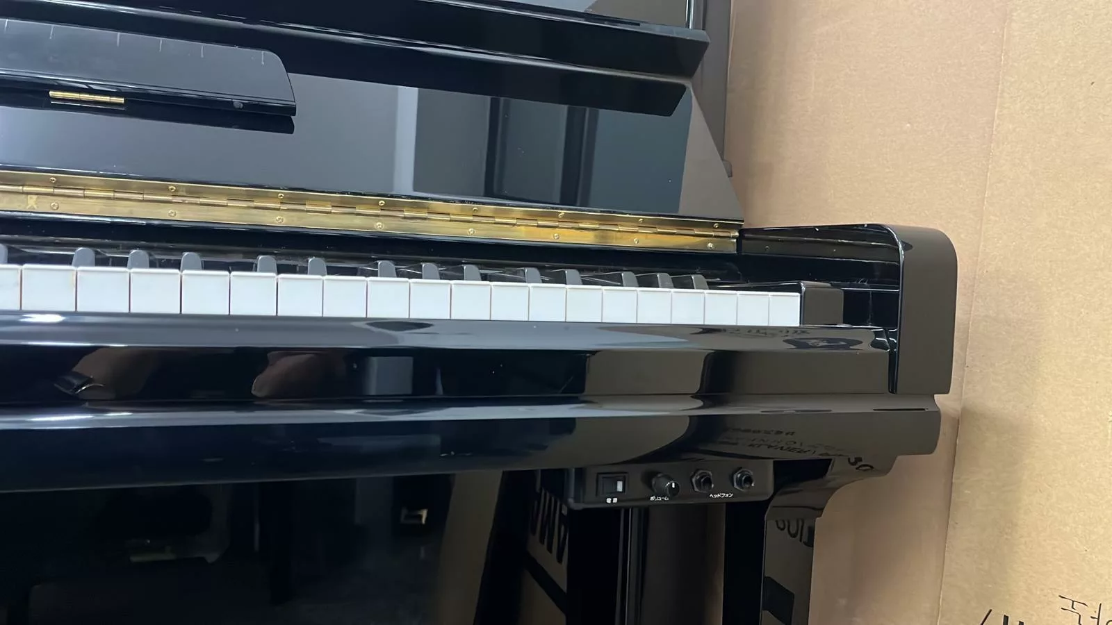 Yamaha U3 pianoforte verticale Silent usato cuffie