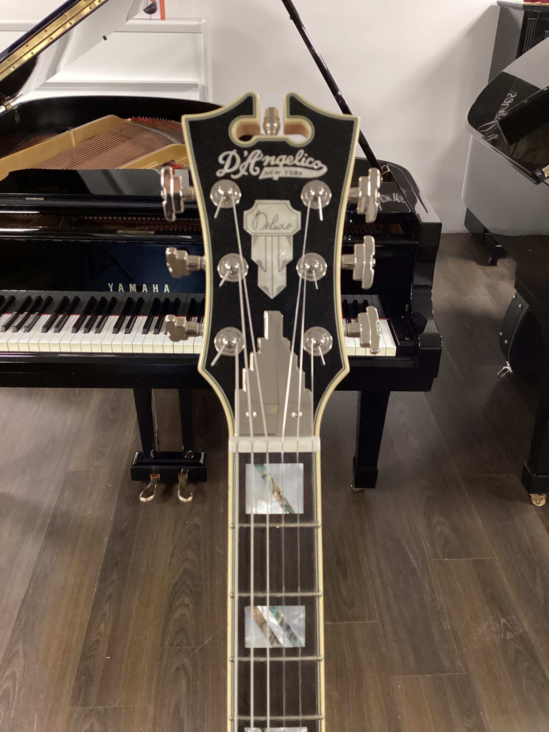 D’Angelico Deluxe Atlantic elettrica sunburst usata