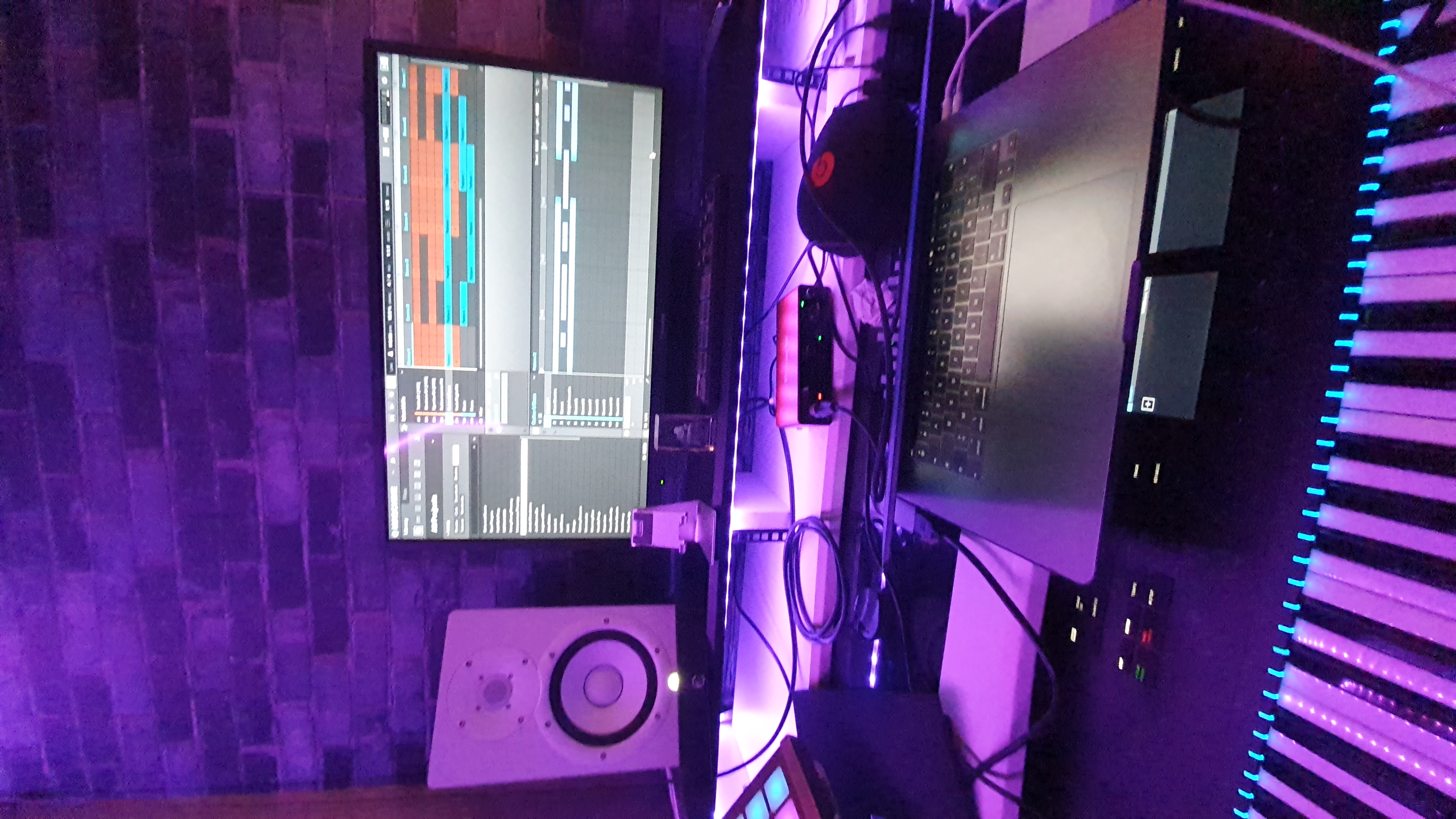 Yamaha HS7 monitor studio amplificato bianco 6.5" mix