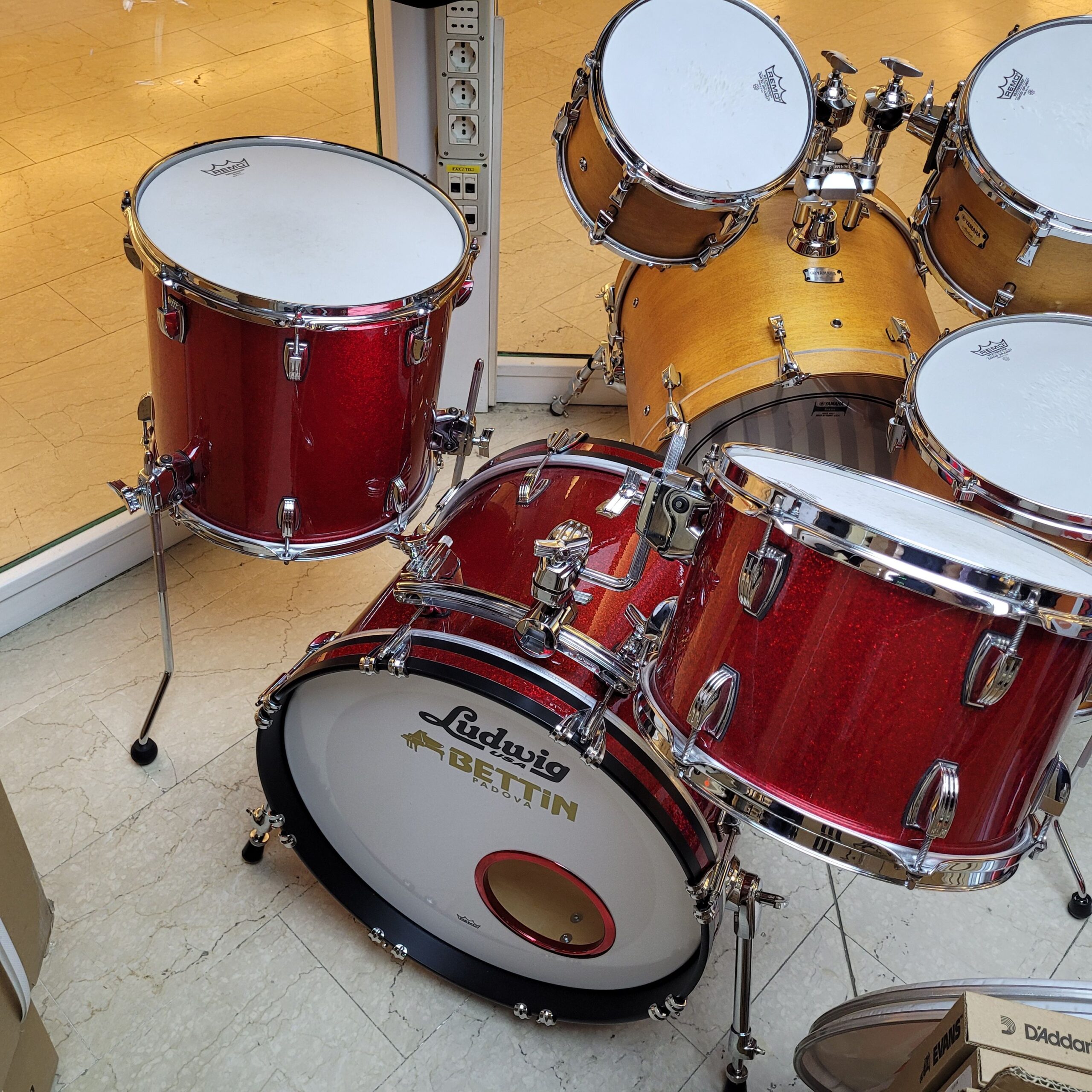 Ludwig Classic Maple batteria Downbeat 20 Red Sparkle