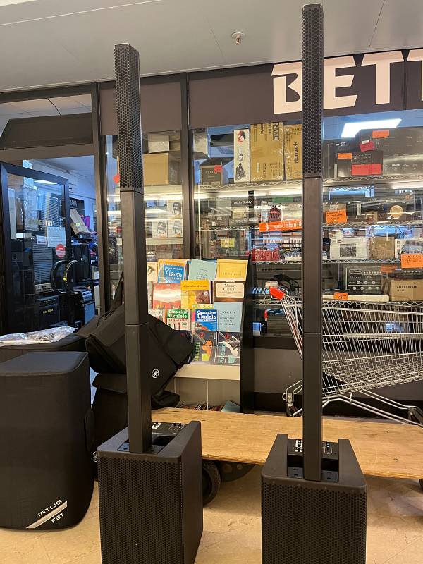 Yamaha DXL1K + Stagepas 1K Cassa a Colonna Usata