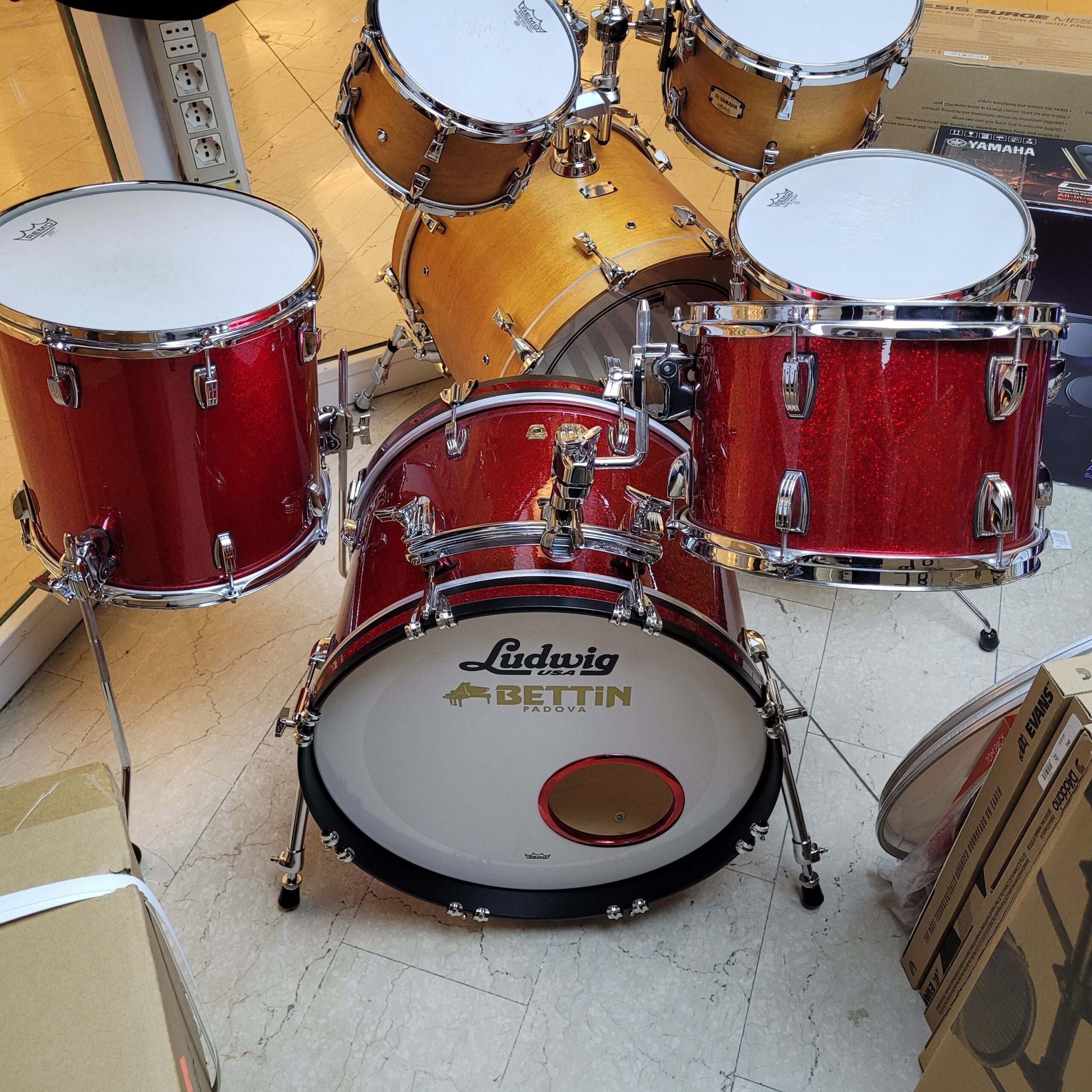 Ludwig Classic Maple batteria Downbeat 20 Red Sparkle