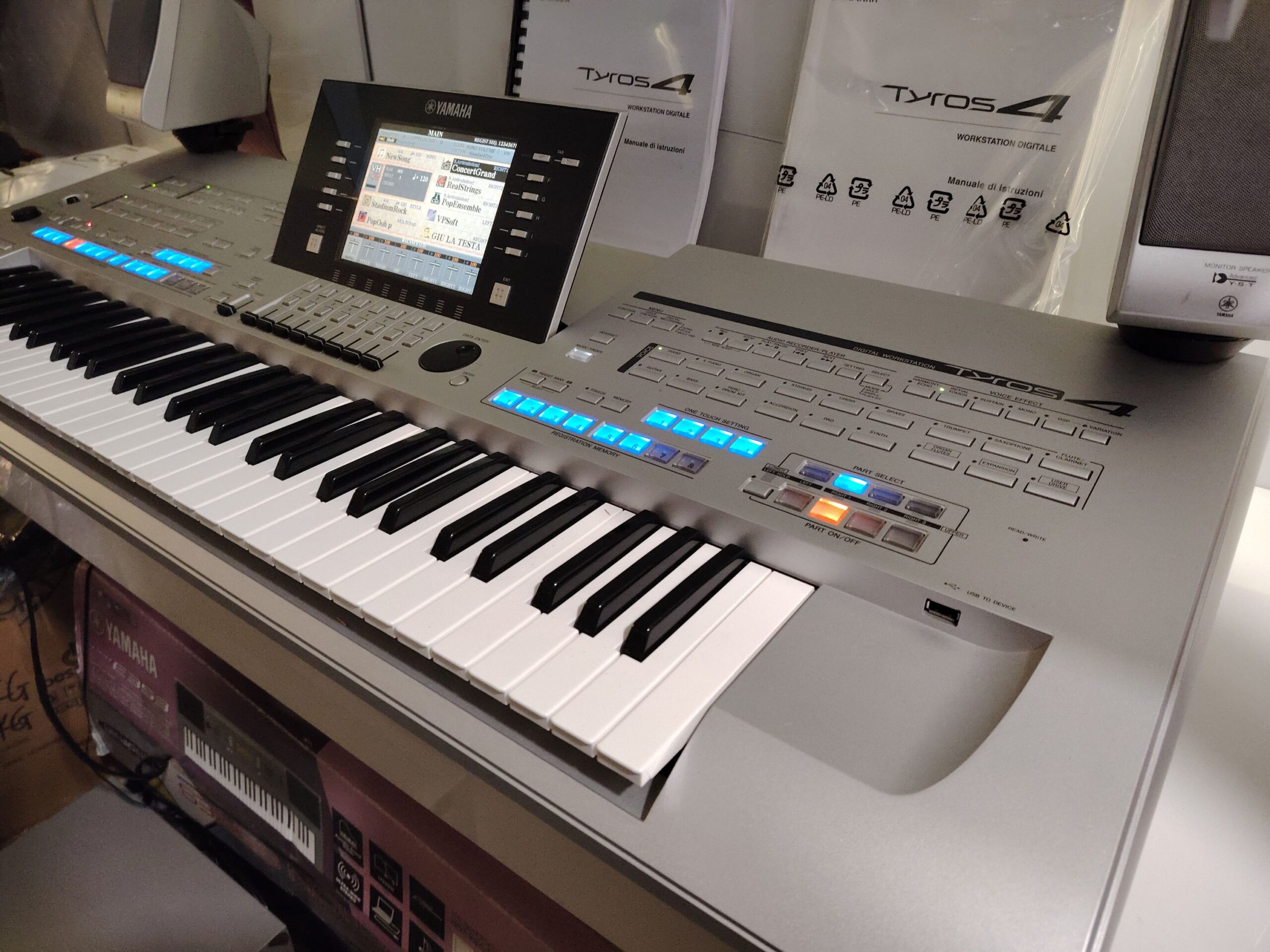 Yamaha Tyros 3 Tastiera Arranger con Amplificazione