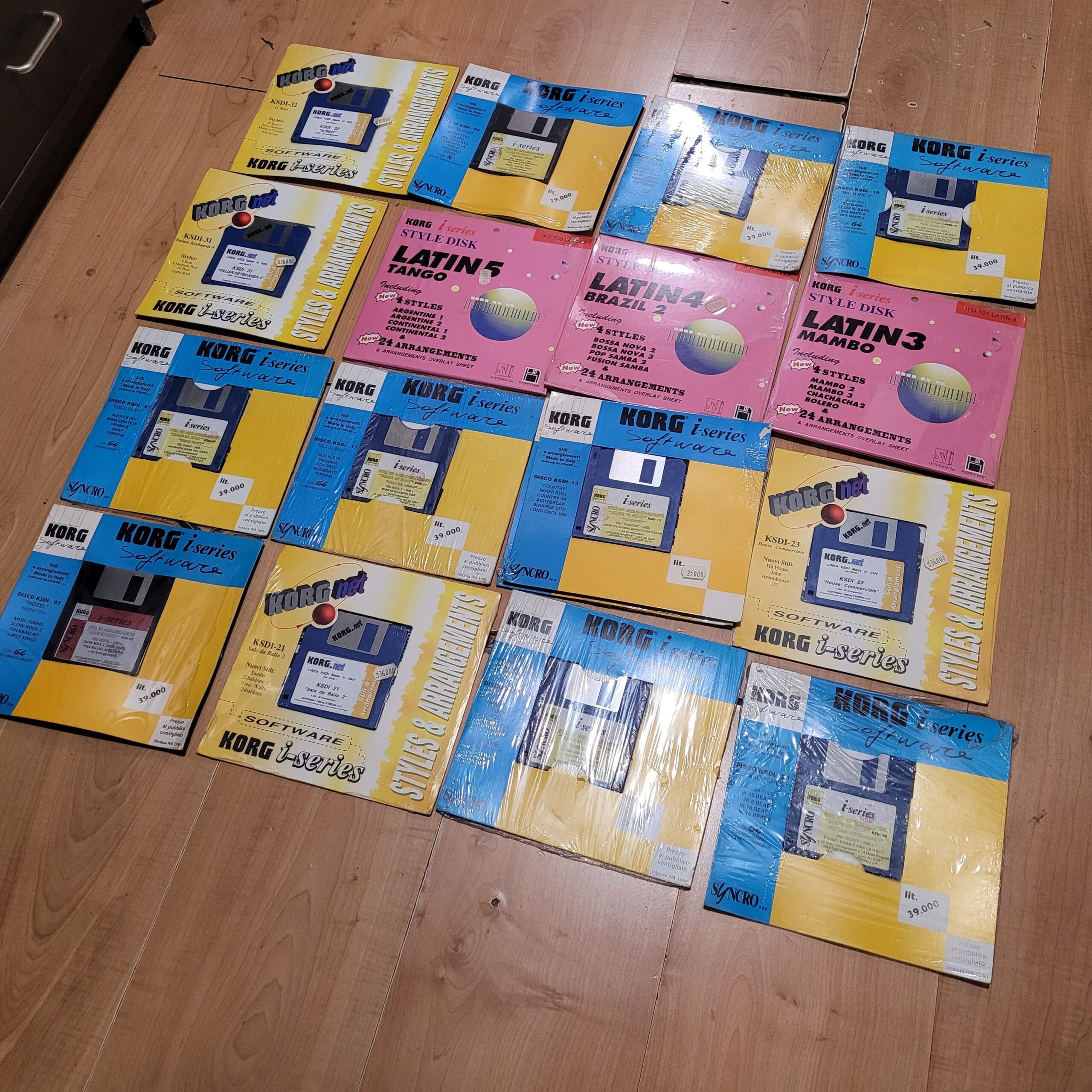 Korg i3 floppy disk originali accompagnamenti tastiera