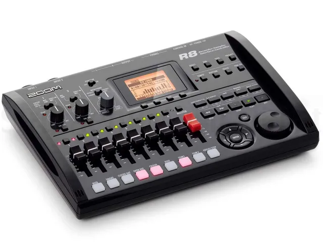 Zoom R8 registratore multitraccia 8 tracce interfaccia