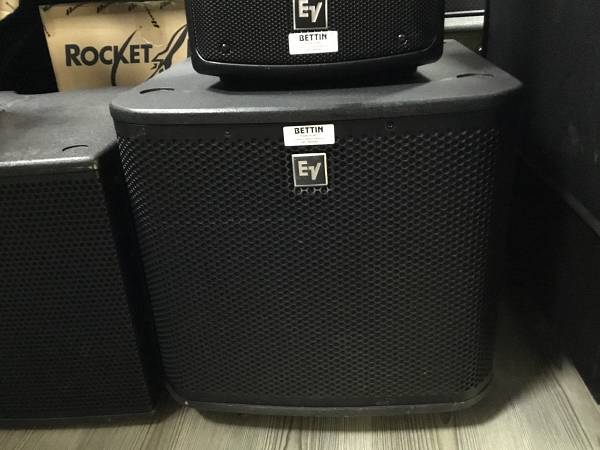 Electro-Voice ZXA1 + ZXA1-Sub diffusore amplificato coppia usato 800W