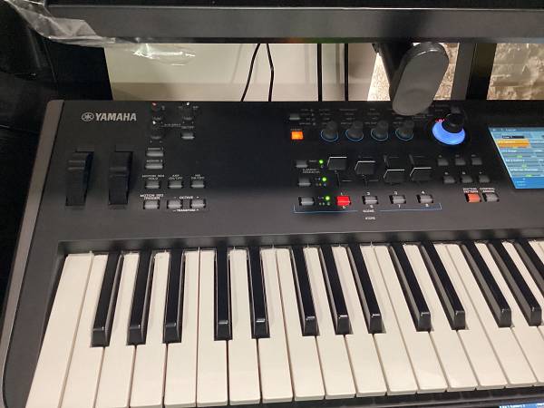 Yamaha MODX7 sintetizzatore 76 tasti usato con motori AWM2 FM-X