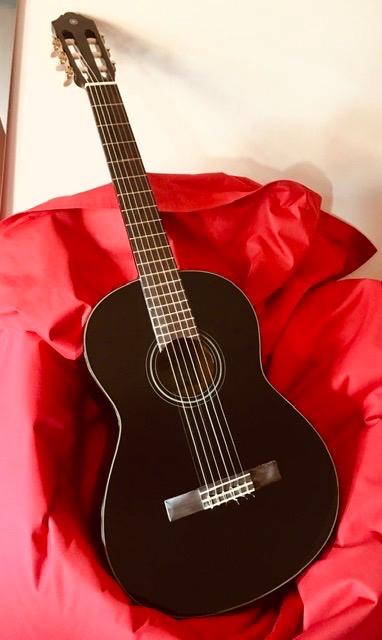 Yamaha C40BLII Chitarra Classica 4/4 Nera 6 Corde Nylon Principianti