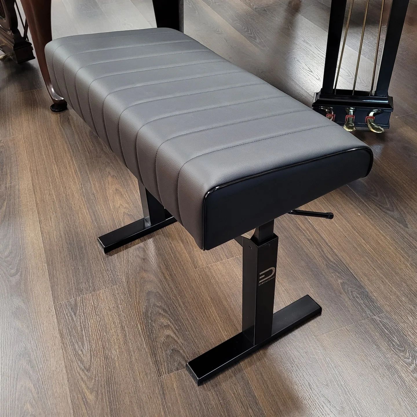 Discacciati 810ERGO panchetta pianoforte idraulica nera
