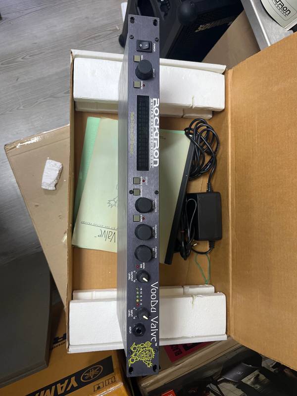 Rocktron Voodu Valve preamplificatore chitarra rack valvolare