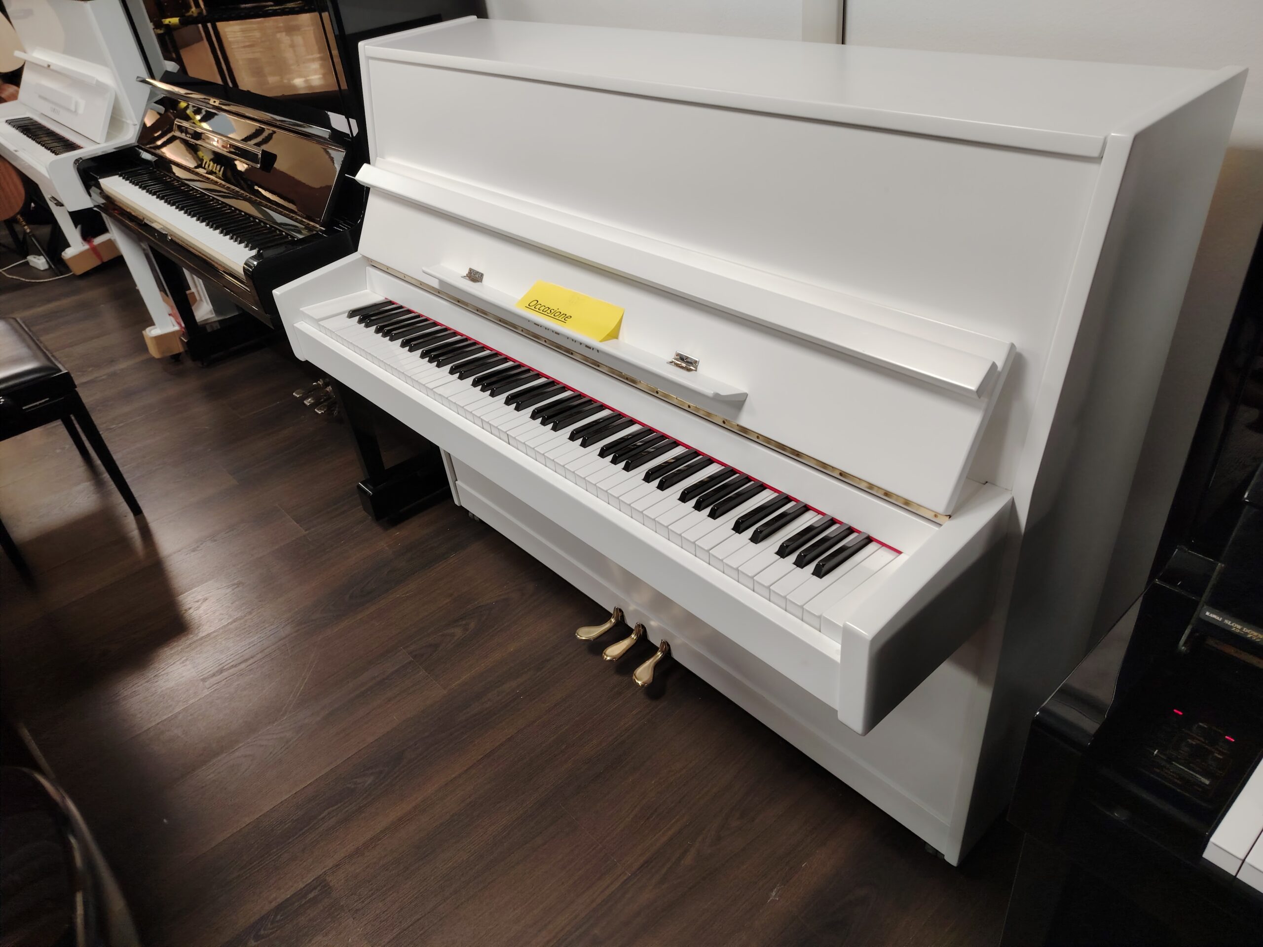 Pearl River 110 Pianoforte verticale acustico bianco