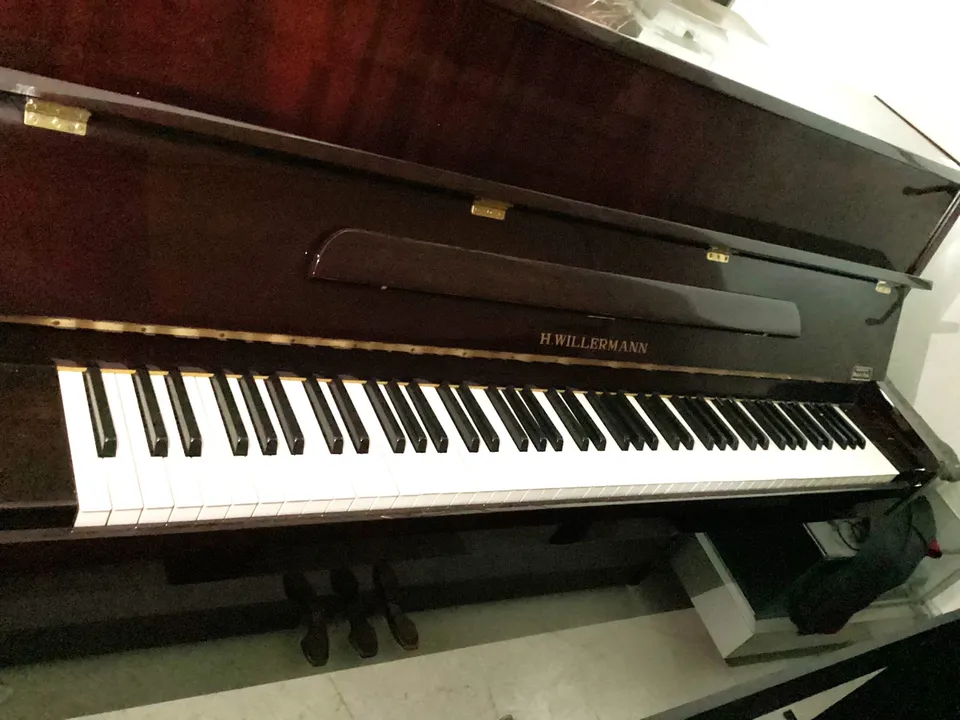 H.Willermann verticale pianoforte acustico mogano usato