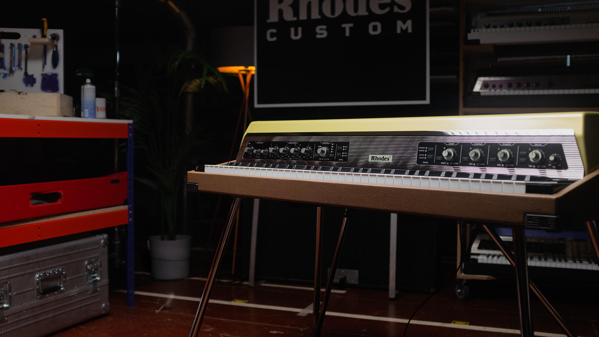 Rhodes Custom Shop MK8 Golden Brown pianoforte elettrico limitato