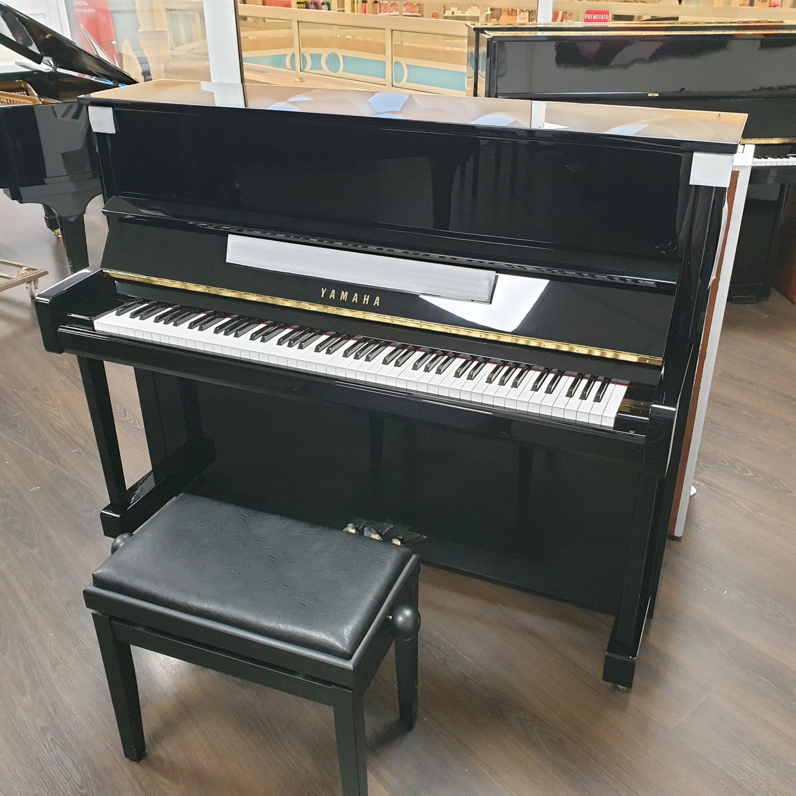 Yamaha B3 pianoforte verticale nero lucido 121 cm occasione