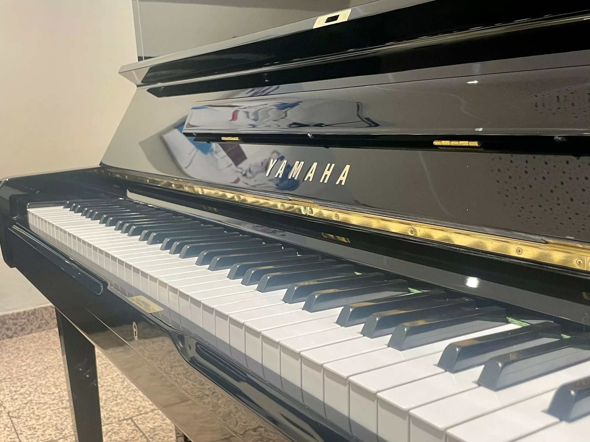 Yamaha U1H pianoforte verticale nero usato studio