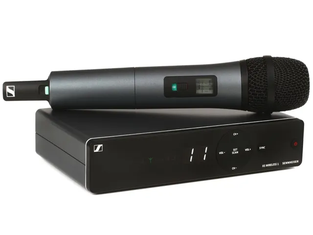 Sennheiser XSW1-825 radiomicrofono wireless mano