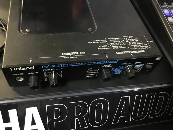 Roland JV-1010 modulo sonoro expander usato