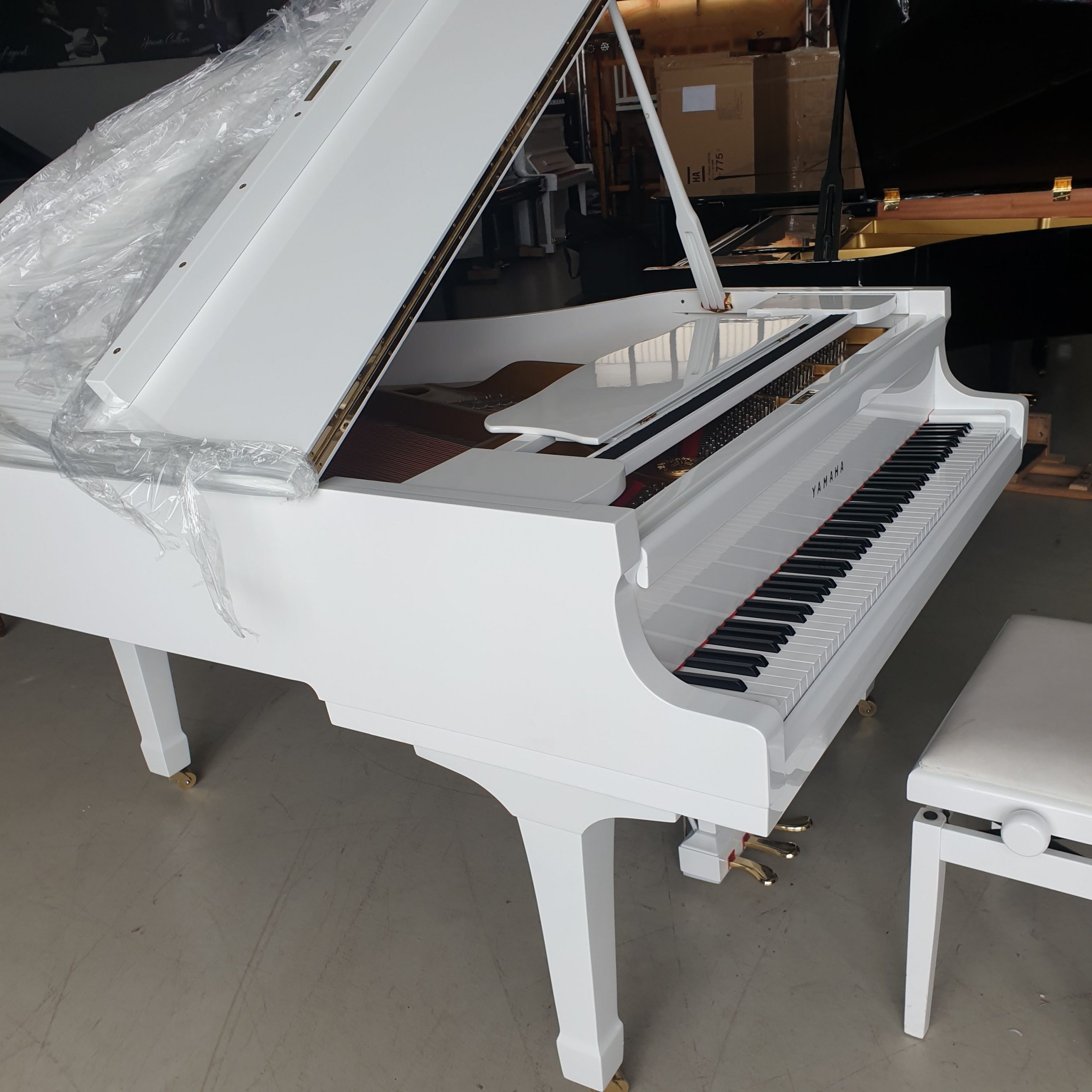 Yamaha C3 pianoforte mezza coda bianco usato
