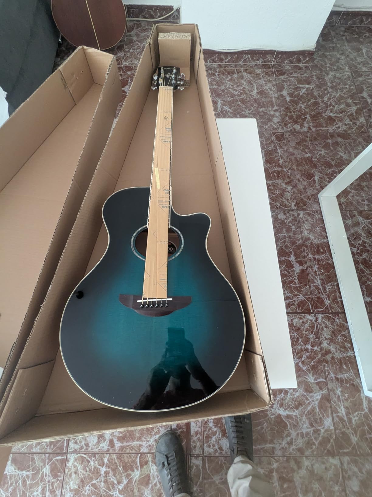 Yamaha APX600FM chitarra elettroacustica ambra acero EQ