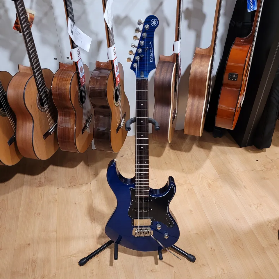Yamaha Pacifica PAC612VIIFM Chitarra Elettrica Trans Blue